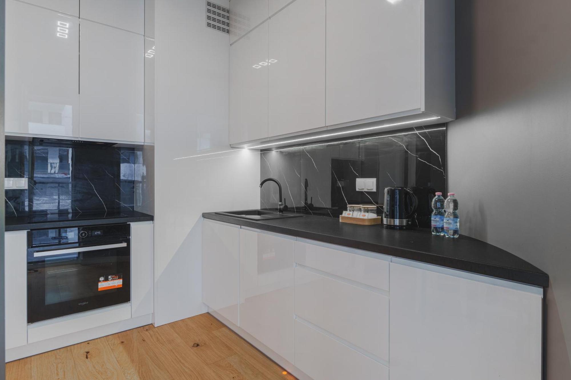 Lux In Wola - Parking, 2-rooms, Wi-fi